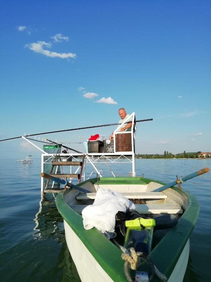 Sunfish Apartman Balatonszarszo Exterior photo